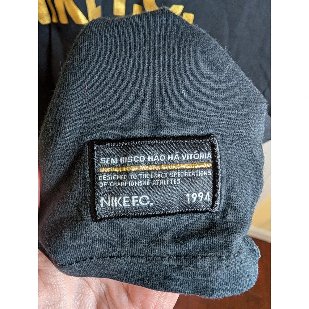 Nike F.C. T-Shirt Mens XL Black International Flags Swoosh Athletic Cut Gold